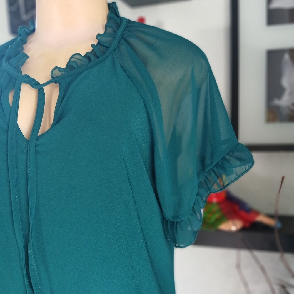 Elegant Green Ruffle Sleeve Blouse - Picture 2 of 10